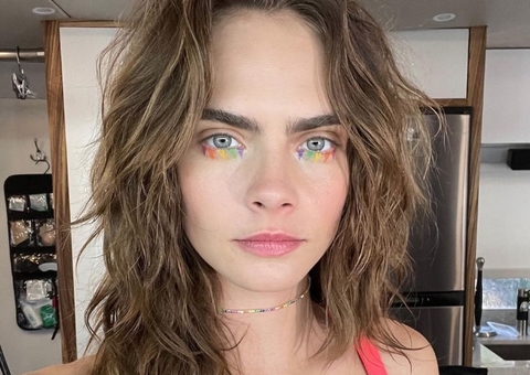 Descalça, Cara Delevingne aparece fora de si em aeroporto e preocupa fãs