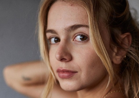 Isabella Scherer mostra barriga após gravidez: 'Umbigo não sei se volta'