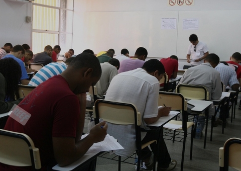 Edital de concurso público é divulgado com 2.162 vagas e salários de até R$ 10,5 mil