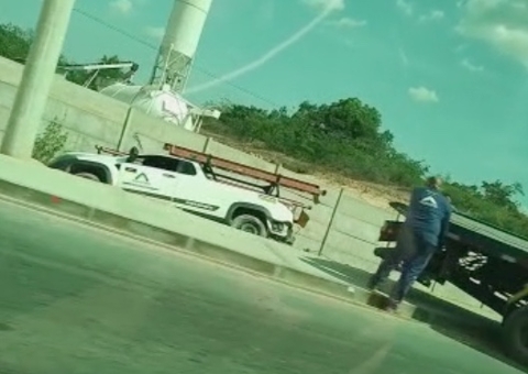 Carro perde controle e equipe da Amazonas Energia sofre acidente