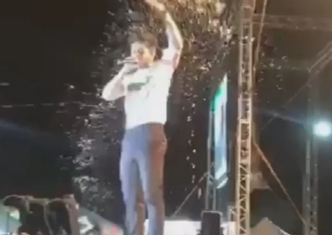 Vídeo: Guilherme, da dupla com Hugo, expulsa fã após ser atingido com bebida durante show