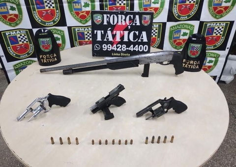 Polícia apreende arsenal de armas em área vermelha de Manaus