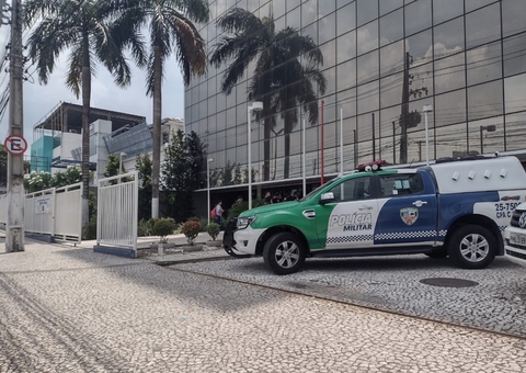 Homem armado na Fametro causa pânico entre alunos em Manaus 