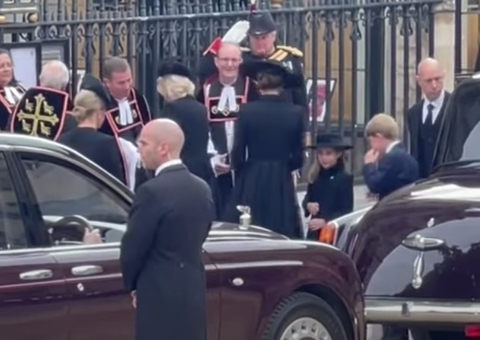 Princesa Charlotte chora durante funeral da bisavó, Rainha Elizabeth II 