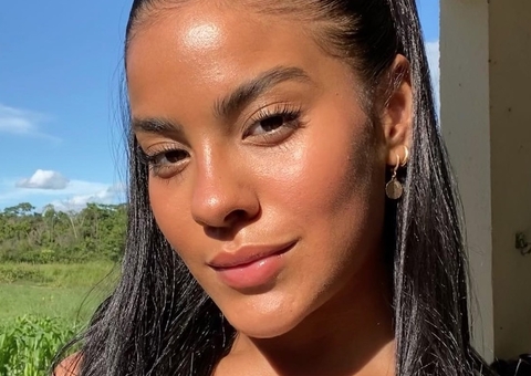 Bella Campos, a Muda de Pantanal, é vista aos beijos com MC Cabelinho