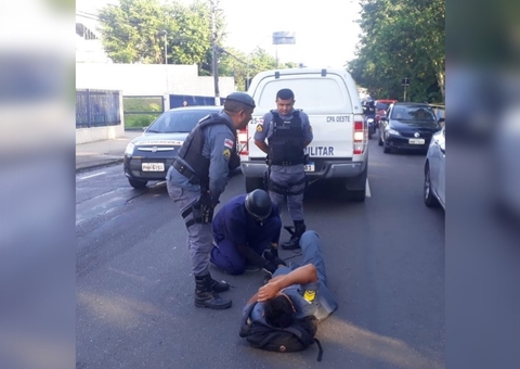 Sargento da PM sofre acidente de moto a caminho do trabalho em Manaus
