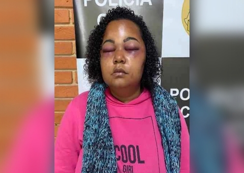 Professora acorda com marido fazendo xixi no guarda-roupa, reclama e é brutalmente espancada
