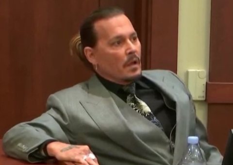 Johnny Depp está namorando advogada casada, que o defendeu em processo