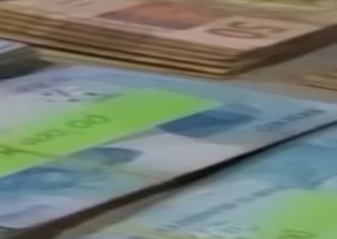 Mulher 'torra' R$ 160 mil que marido guardava para amigo em casa após separação 