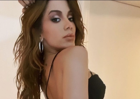 Cantor acusa Anitta de xenofobia e registra B.O na delegacia