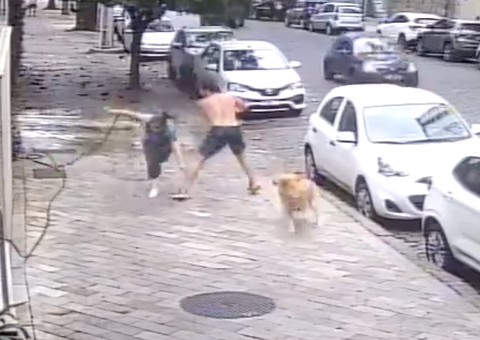 Homem que agrediu faxineira se apresenta à polícia mas fica em silêncio