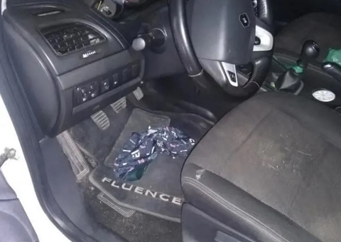 Padrasto é flagrado sem cueca com enteada de 11 anos seminua dentro de carro