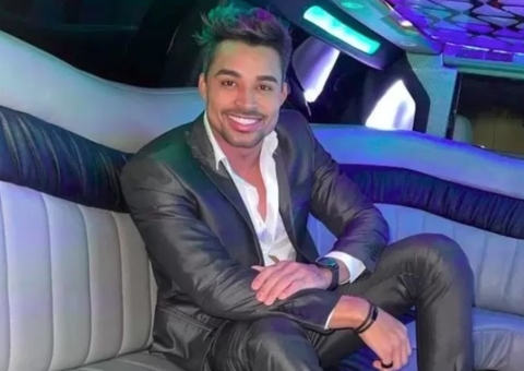 Influenciador é preso ao ser flagrado com filhos em motel com garotas de programa