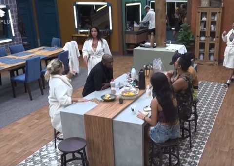 A Fazenda: Deolane ameaça processar Kerline após fofoca sobre droga