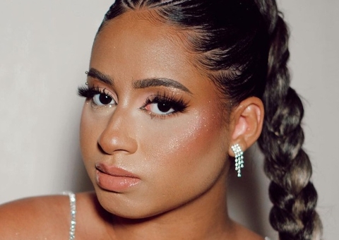 MC Loma mostra rostinho da filha Melanie pela primeira vez