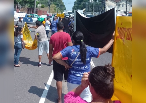 Aprovados no concurso do Detran-AM protestam e pedem convocação