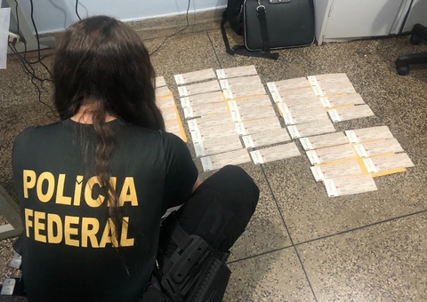 PF apreende R$ 10 mil em cheques com assessoras de candidato ao Governo do Amazonas