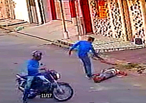 Vídeo mostra execução de homem à queima roupa em Manaus; vítima teve cabeça estourada