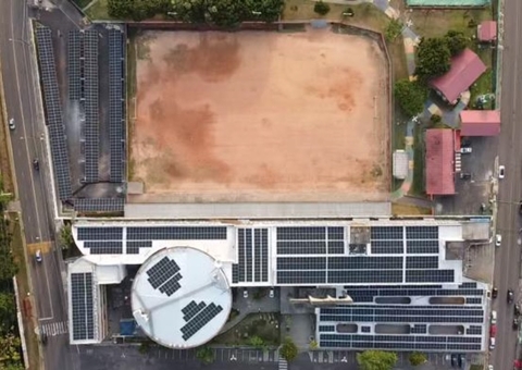Câmara de Manaus instala mais de 1,4 mil placas de energia solar
