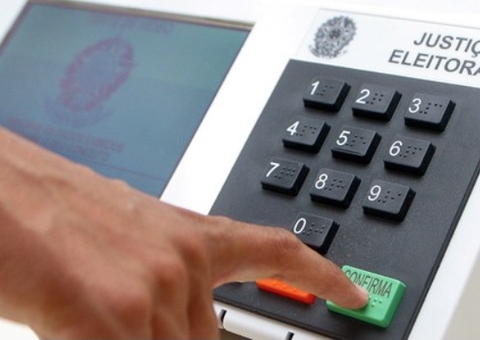 Amom lidera votação no Amazonas para Deputado Federal; acompanhe resultado