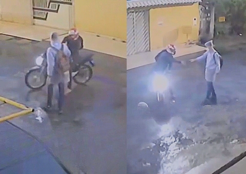 Assaltante leva tudo de homem durante roubo debaixo de chuva em Manaus; vídeo