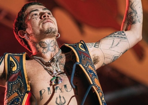 Whindersson esculacha seguidor que afirmou que o Nordeste só quer 'migalha': 'Fod***'