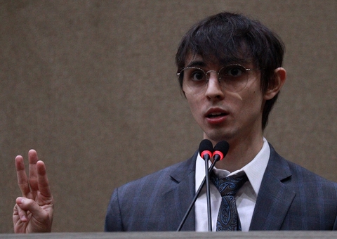 Amom cogita realizar processo seletivo para vagas em seu gabinete na Câmara dos Deputados