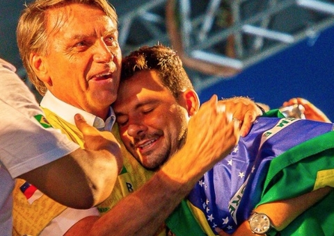 Alberto Neto usa Pix em live para tentar garantir votos para Bolsonaro no Amazonas