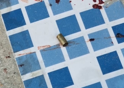 Homem é morto a tiros ao sair de casa para comprar bebidas em Manaus 