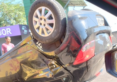 Motorista de app dorme no volante e capota carro em avenida de Manaus