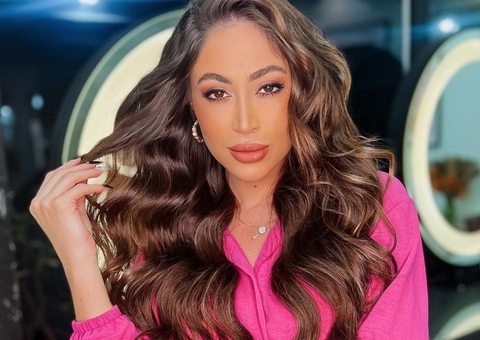 Carol Narizinho mostra boca 'deformada' após retirar preenchimento