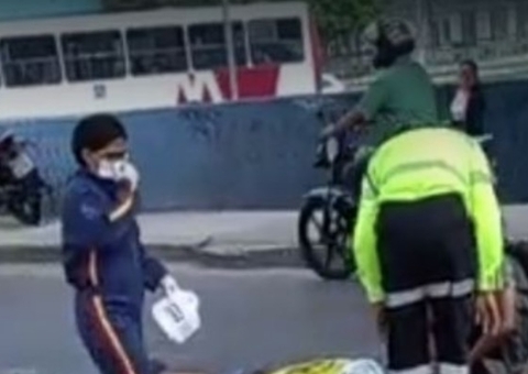 Óleo em pista causa acidente com motociclista ferido em Manaus