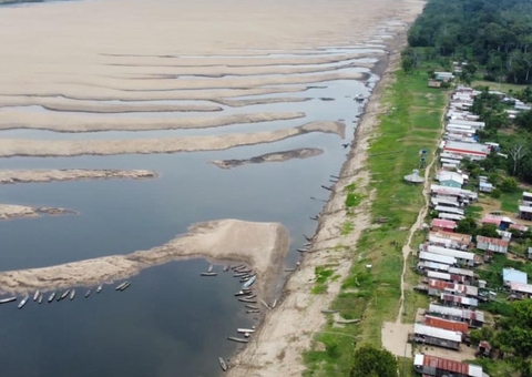 Imagens mostram cenário de seca do Rio Solimões, em comunidade no Amazonas