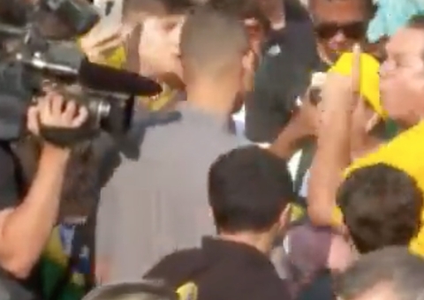 Vídeo: Equipe da TV Aparecida é hostilizada por bolsonaristas em evento