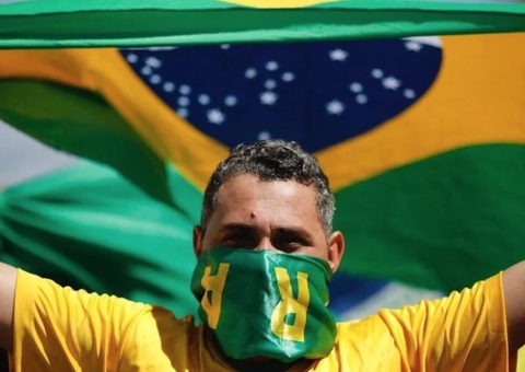 Bandeira do Brasil substitui material de campanha e vira selo de bolsonarismo