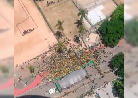 Bolsonaro discursa diante de público esvaziado no Recife; Lula ironiza