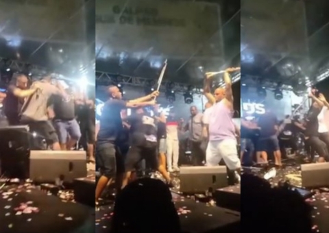 Integrantes da banda Psirico e Samba Trator trocam socos em palco na Bahia