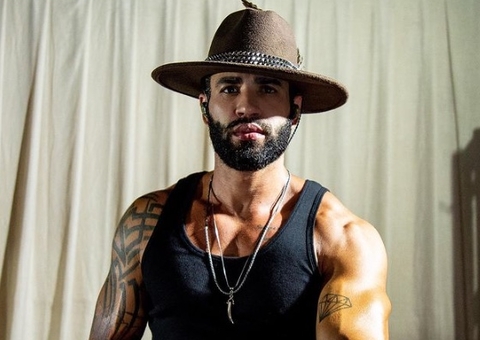 Gusttavo Lima é condenado a indenizar idoso por divulgar número no hit ‘Bloqueado’ 