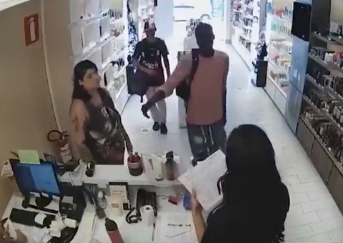 Ladrão dá ‘boa tarde’ e acalma vítimas durante assalto; vídeo