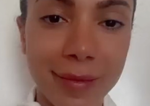 Anitta tranquiliza fãs após rumores de problema de saúde