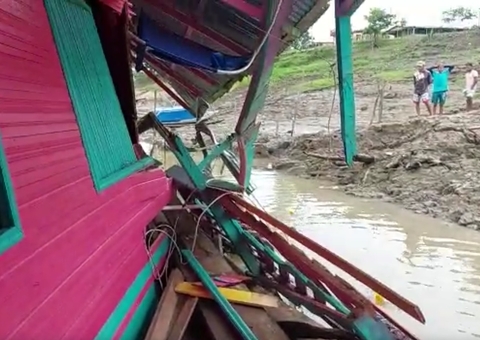 Deslizamento arrasta flutuantes durante temporal em Manacapuru; vídeos