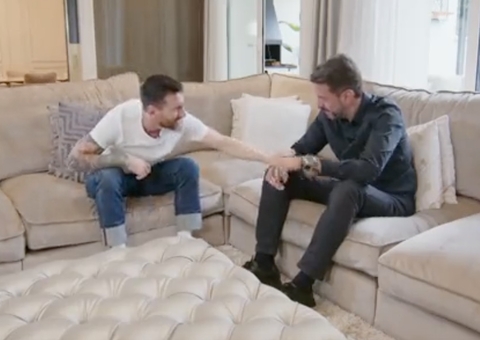 Jornalista chora após entrevistar Messi e é consolado pelo argentino