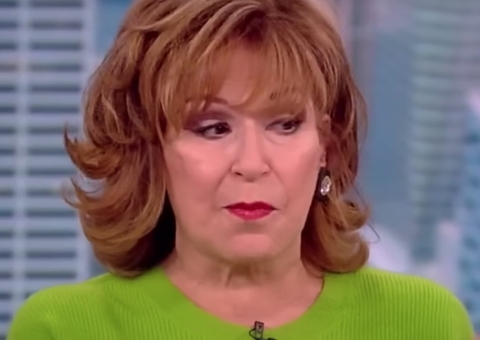 Apresentadora de 80 anos conta que fez sexo com fantasmas 