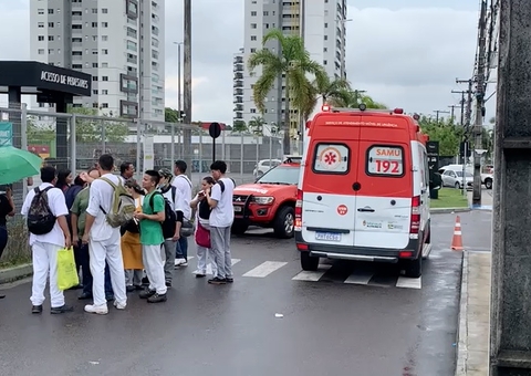 Funcionários passam mal após incêndio no Pátio Gourmet em Manaus