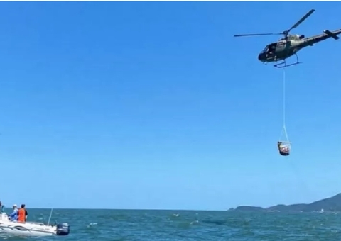 Homem sai para pescar e encontra malas com 120 kg de drogas no mar 