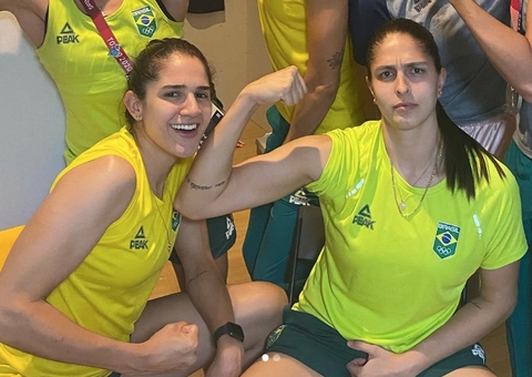 Após namoro com colega de time, jogadora de vôlei Natália se diz hétero e apoia Bolsonaro