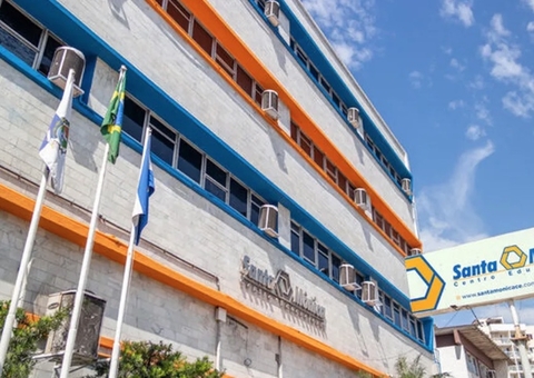 Professor passa a mão na coxa de aluna, vai preso, mas é liberado após prestar depoimento