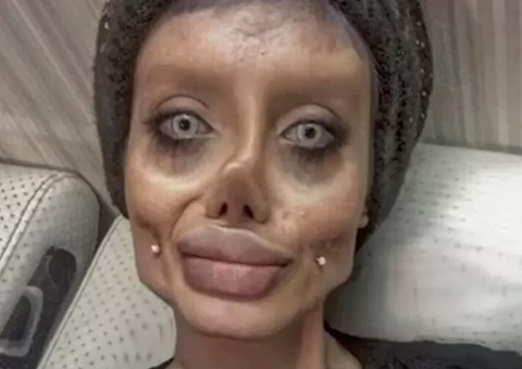 'Angelina Jolie Zumbi' deixa prisão após 3 anos e revela verdadeiro rosto