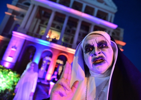 Halloween: personagens de filmes de terror serão atração no Teatro Amazonas