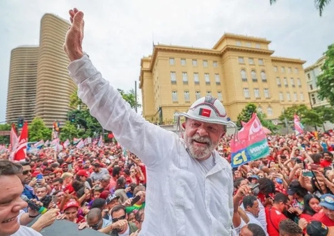 Campanha de Lula pede para apoiadores vestirem branco para votar